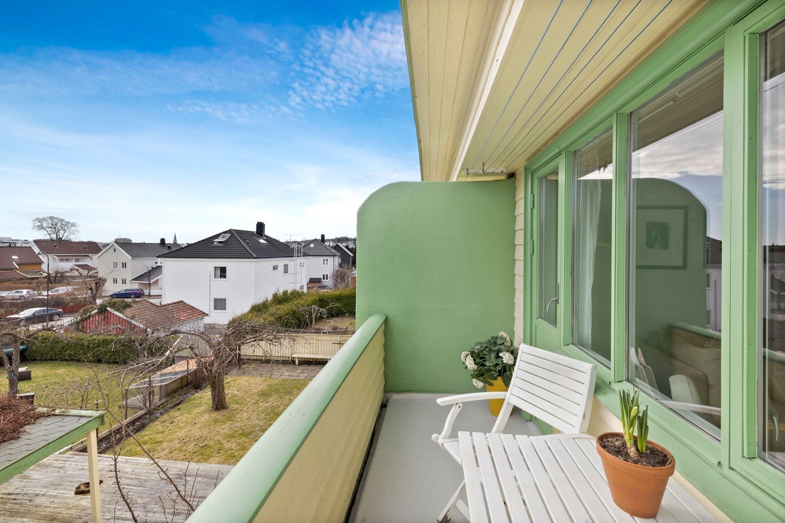 Fra stuen er det utgang til balkong Galleribilde