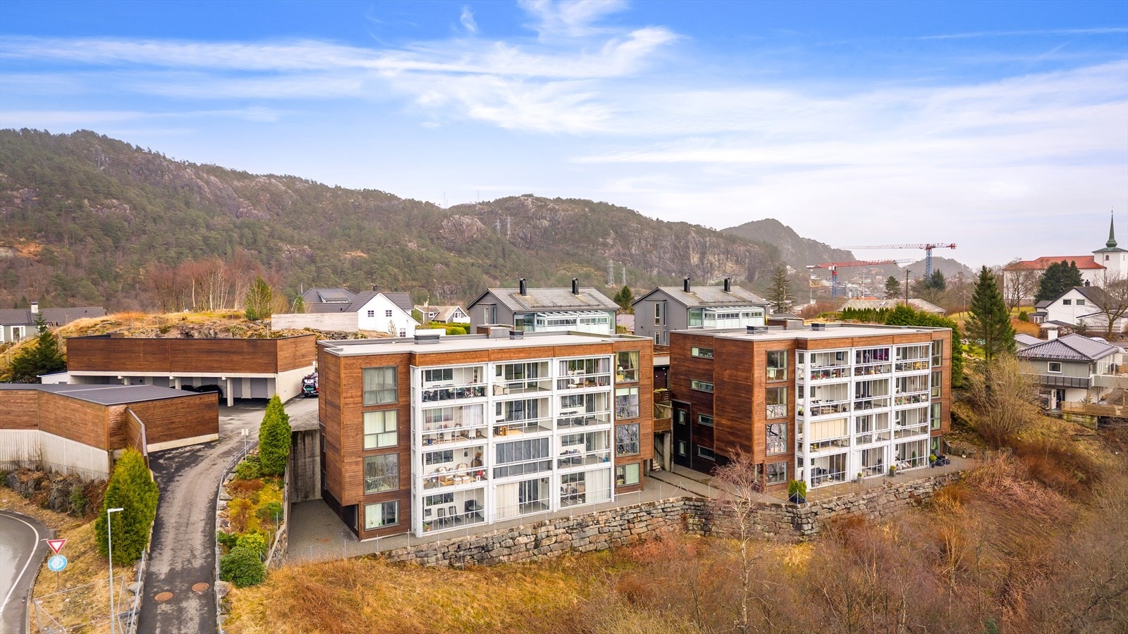 Frieda Fasmers vei 13A, toppleilighet med innglasset vestvendt balkong, carport og enkel adkomst via heis, v/ Jonathan U. Næsse Eiendomsmegler 1 Bergen sentrum Galleribilde