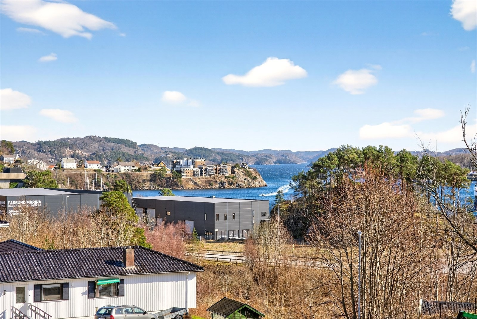 Fra leiligheten er det fin utsikt mot Spindsfjorden. Galleribilde