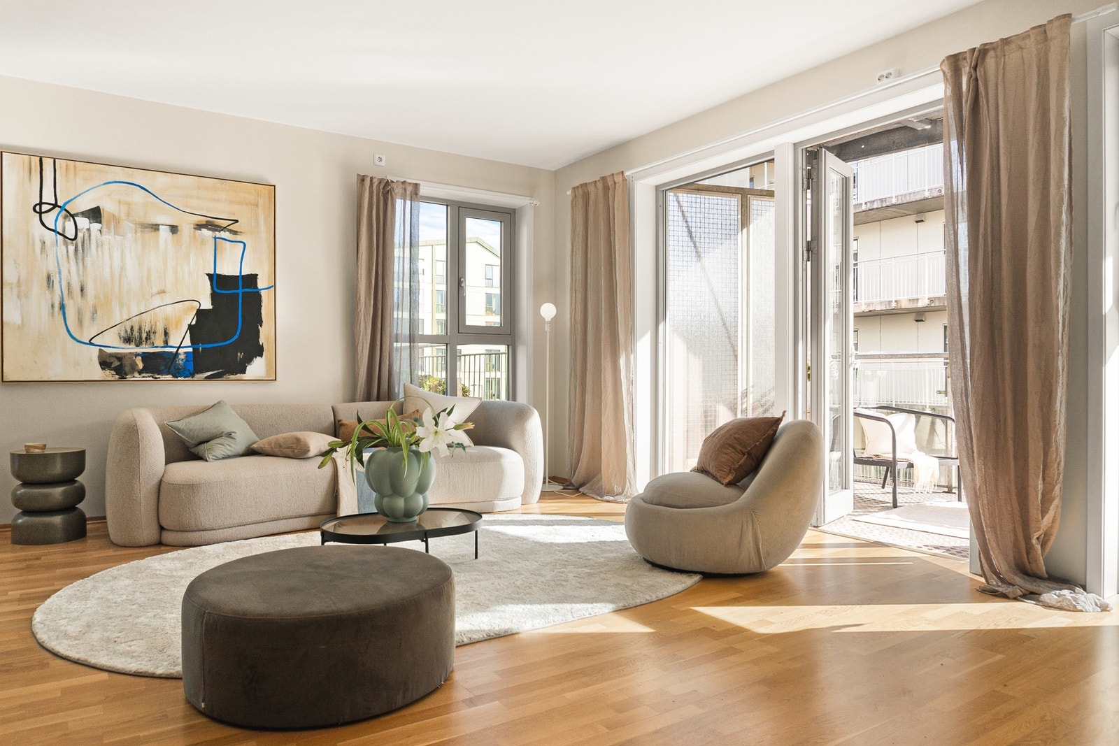 En lys og flott 3-roms hjørneleilighet fra 2013. Galleribilde