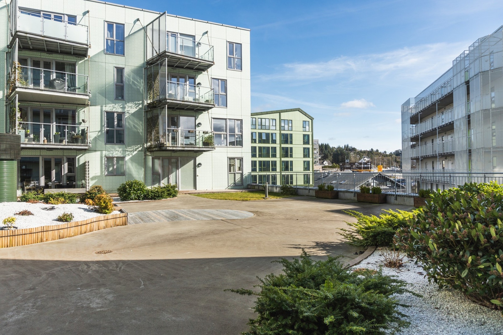 Flott felles uteområde i samme etasje som leiligheten. Galleribilde