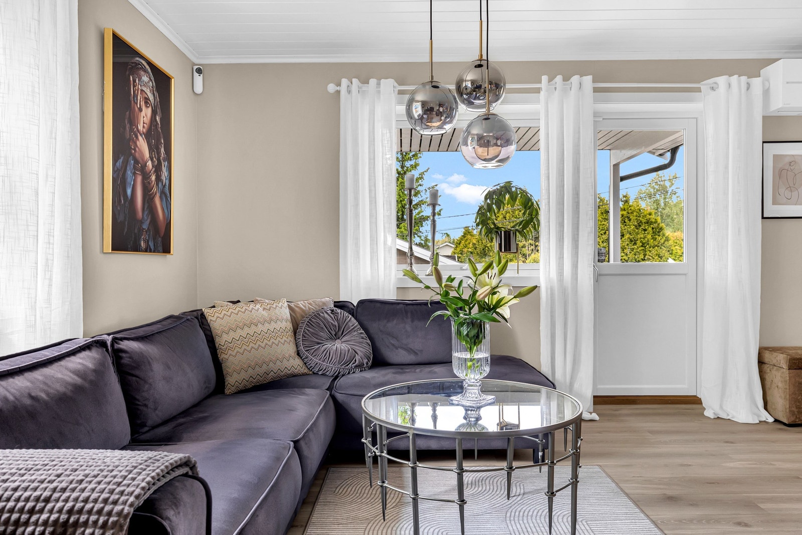 Rommet har utgang til hyggelig terrasse. Galleribilde