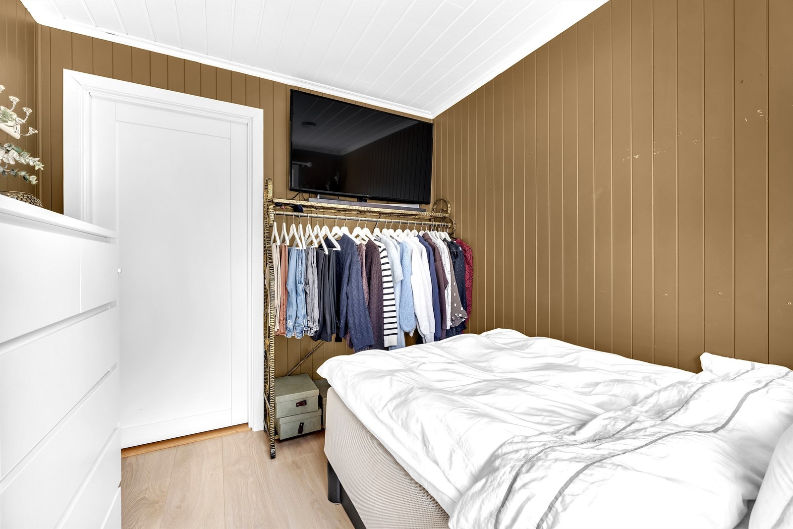 Rom benyttet som soverom (ikke godkjent til varig opphold, godkjent som bod/teknisk rom). Galleribilde