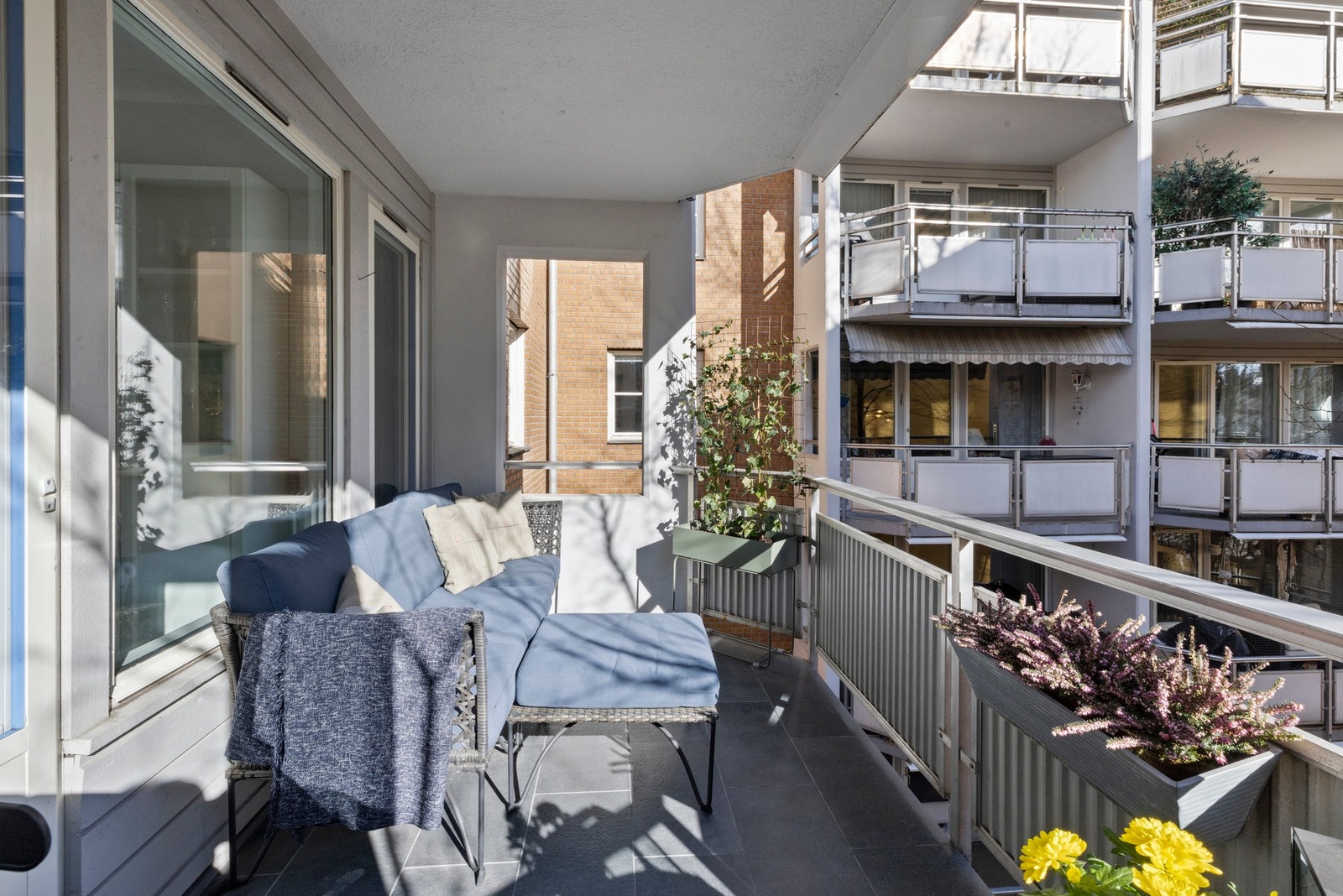 Balkongen har et areal på ca. 7,5 m² Galleribilde