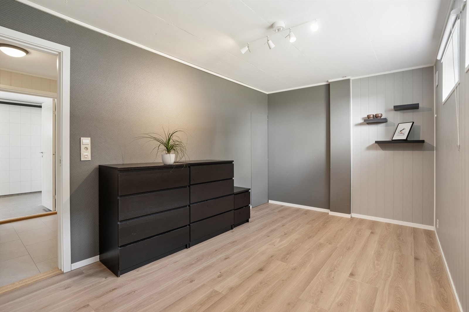 Gang tilhørende hoveddelen i underetasjen Galleribilde