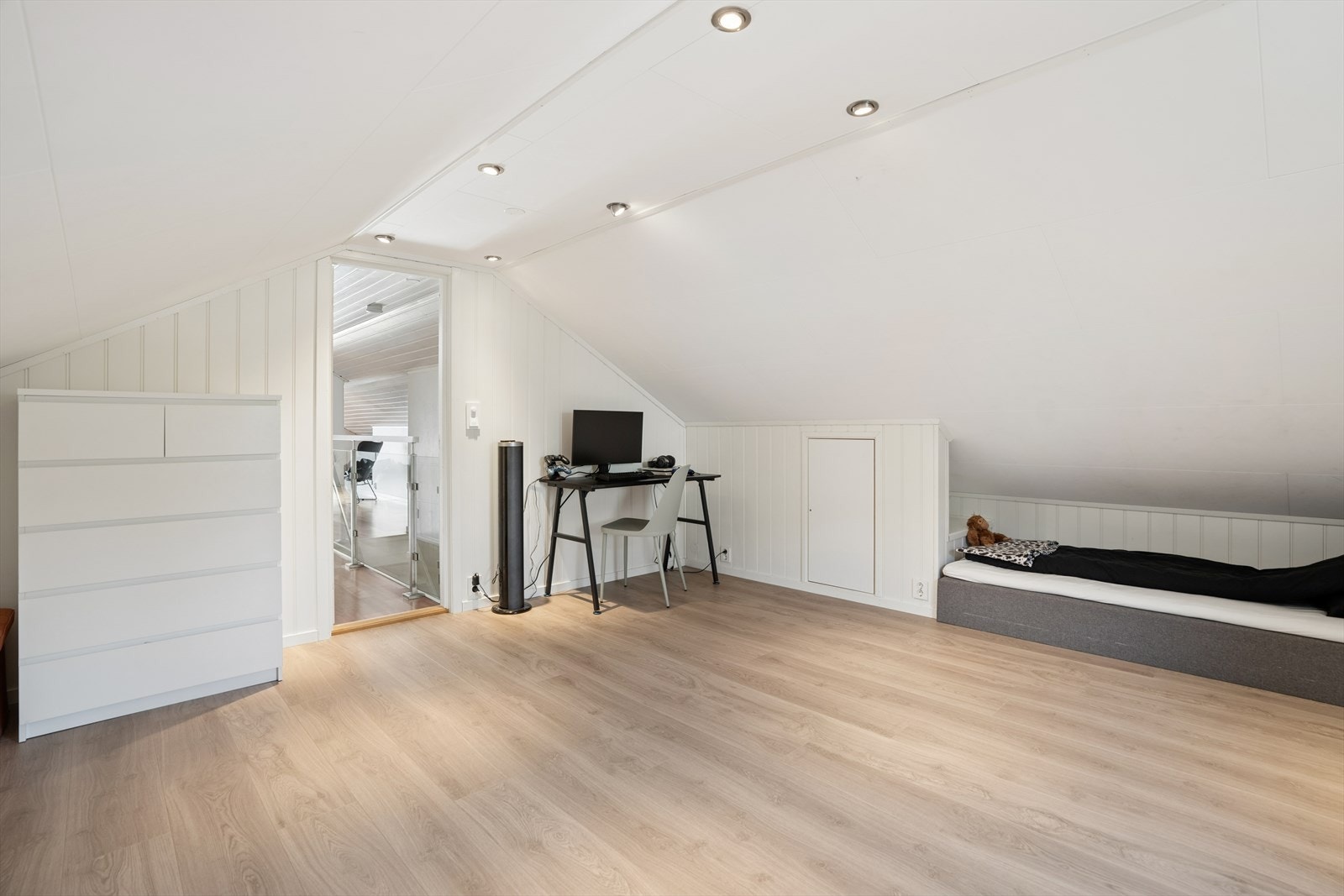 Det andre innredede rommet på loftet har flere bruksmuligheter. Rommet er ikke omsøkt for varig opphold. Galleribilde