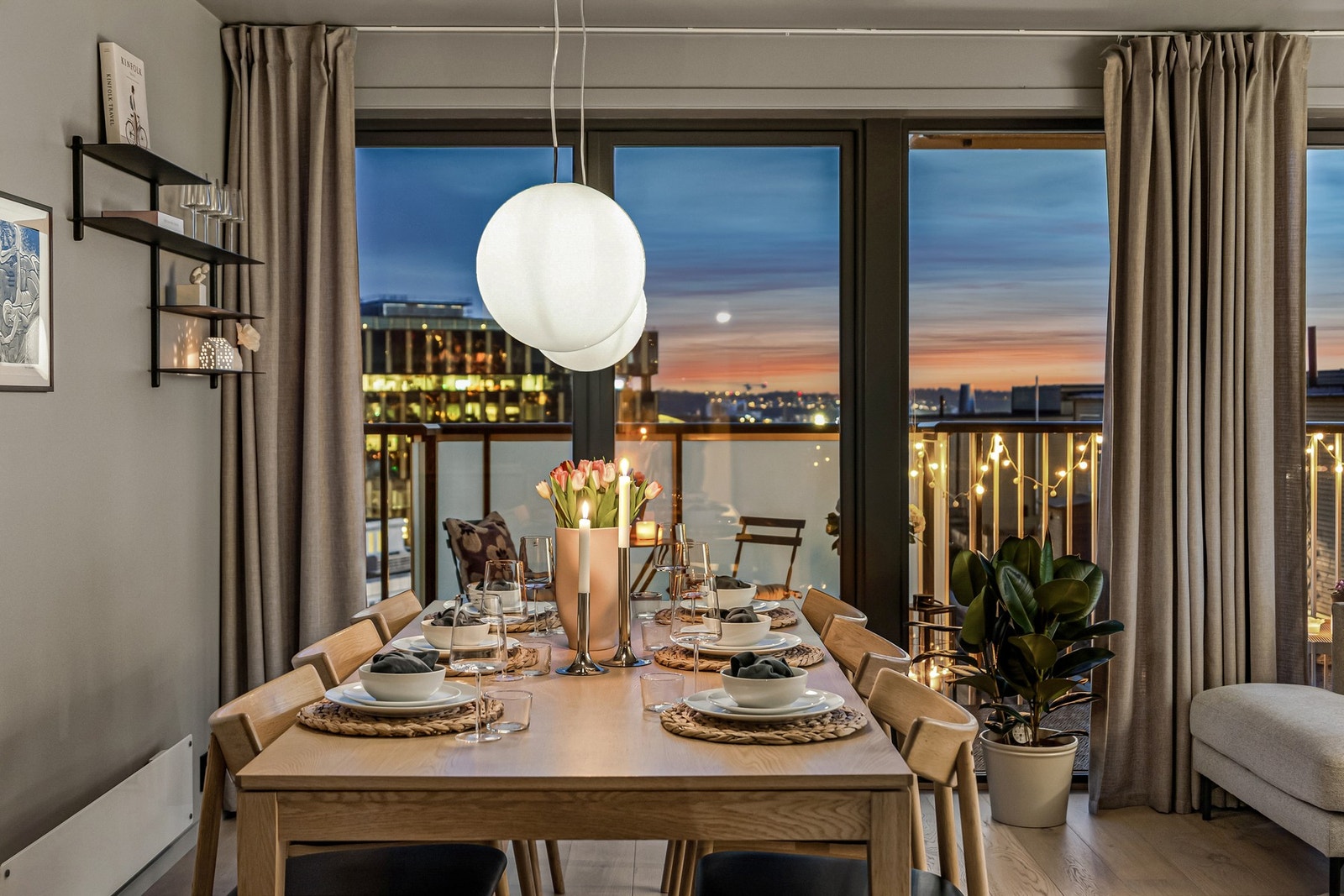Perfekt for å samle venner og familie til hyggelige middagsselskap og omringet av flotte kveldshimler Galleribilde