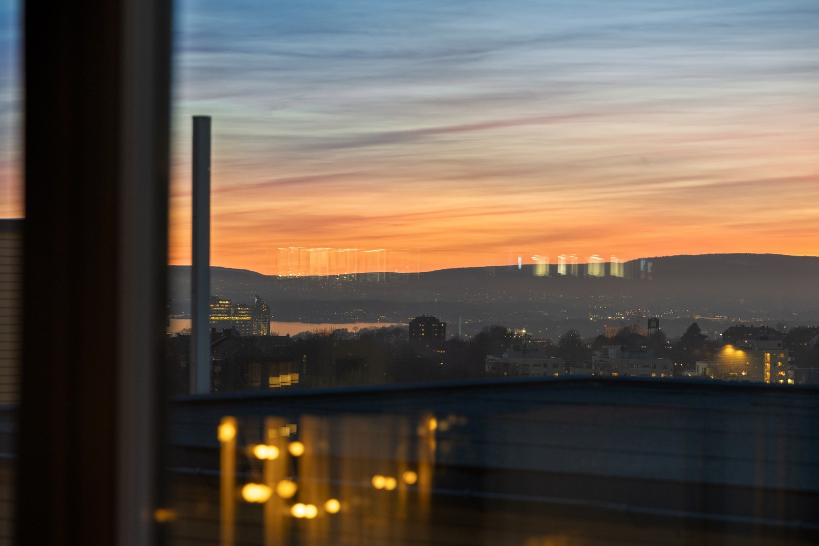 Her nyter du god utsikt med vakre kveldshimler over Oslo fjorden. Det er også flere takterrasser med utsikt Galleribilde