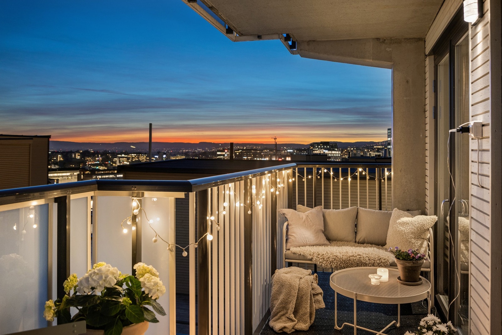 Utsikt og godfølelse du neppe går lei får du her i denne flotte boligen! Galleribilde