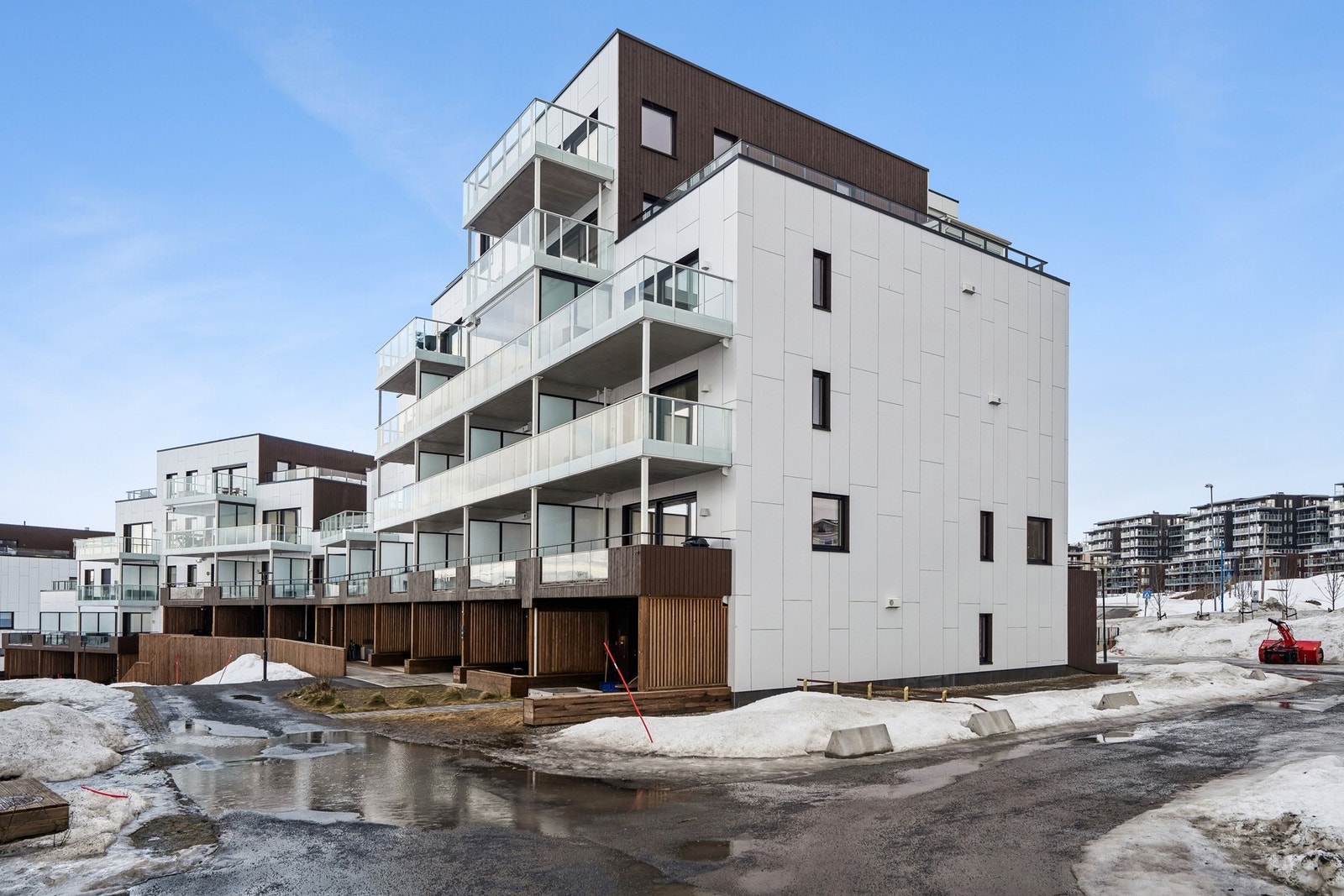 Svært gode turmuligheter med lysløypa og Prestvannet like i nærheten. Galleribilde