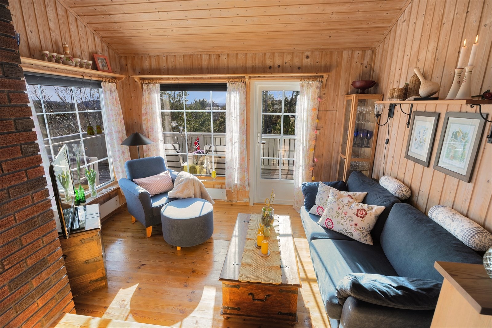 Stue med utgang til terrasse Galleribilde