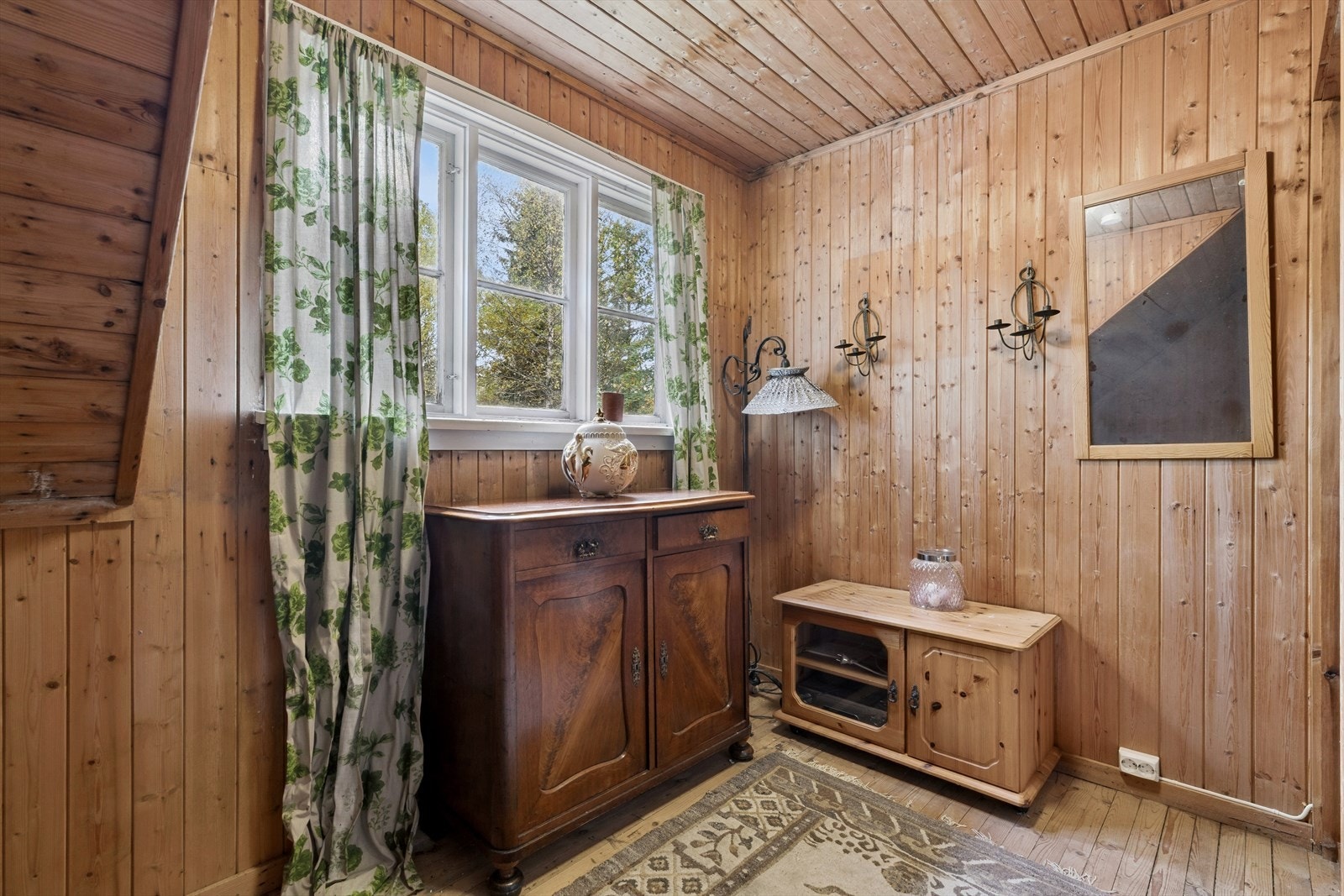Gangen i andre etasje gir adkomst til etasjens rom. Galleribilde