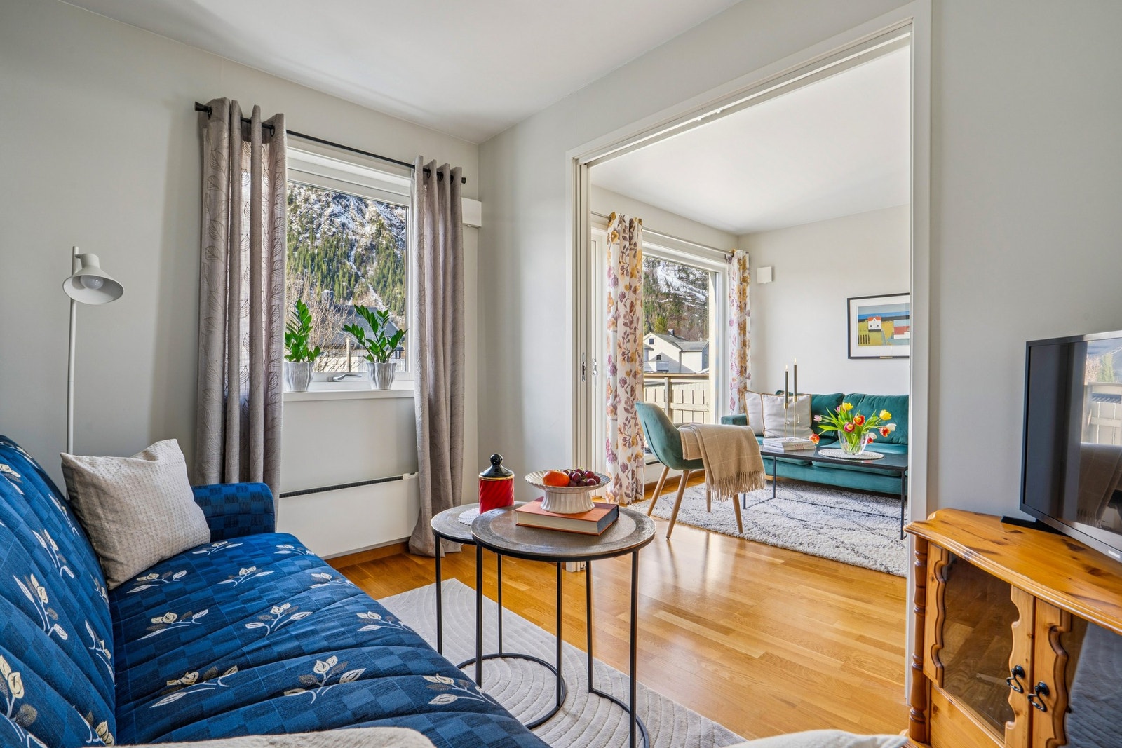 En praktisk skyvedør mot stuen gir fleksibilitet i bruken av rommet. Galleribilde