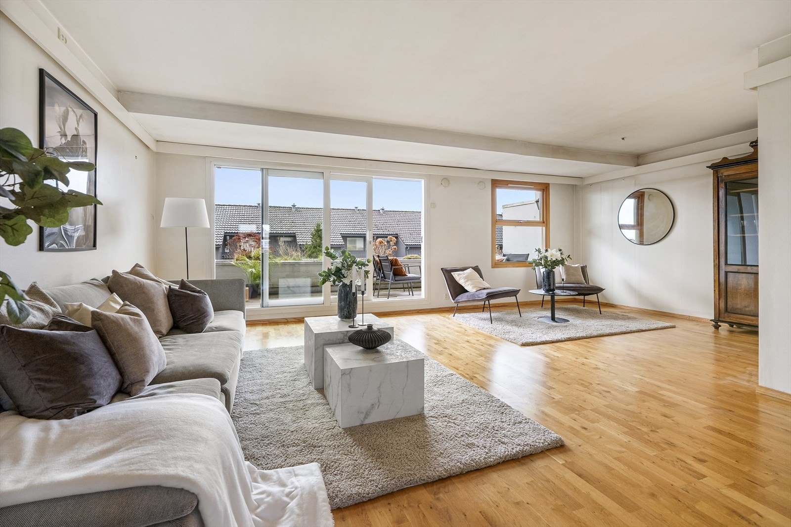 Stuen gir gode møbleringsmuligheter. Galleribilde