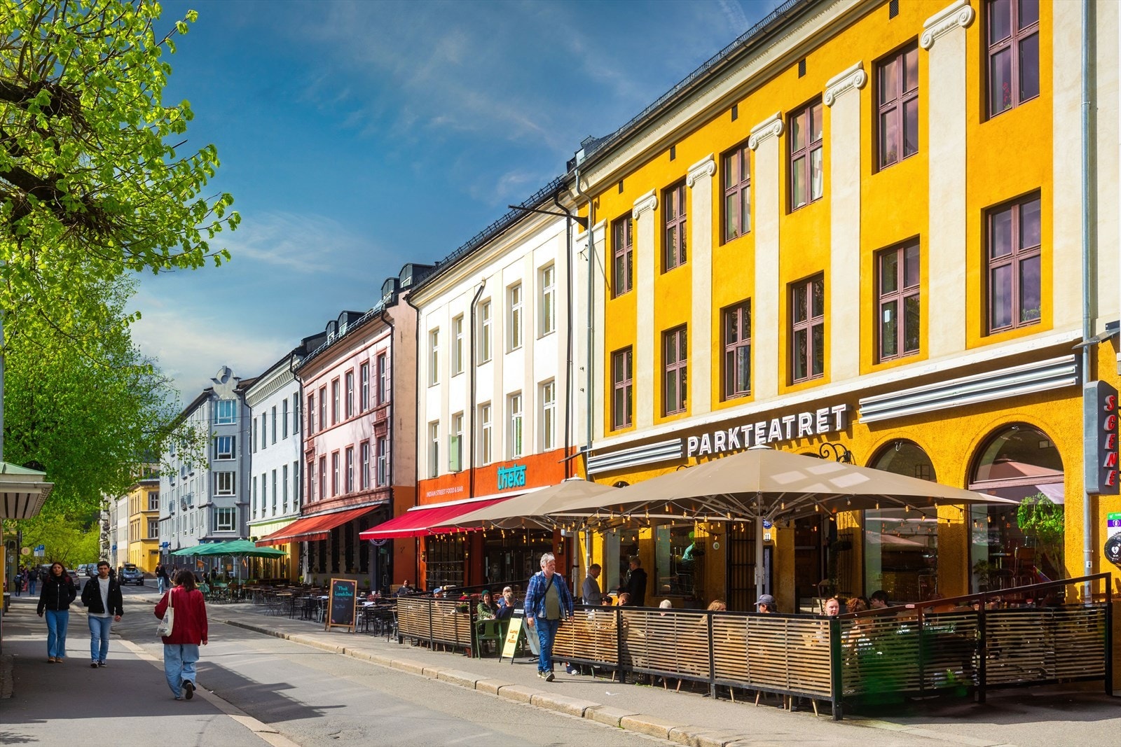 Parkteatret. Et av Løkkas mest kjente møtesteder, med konserter, kultur og god stemning fra morgen til kveld. Galleribilde