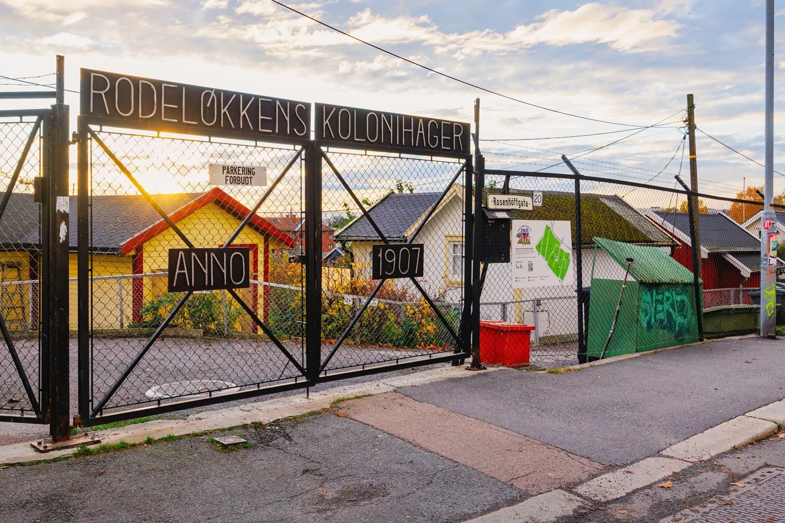 Rodeløkkens kolonihager like ved, et grønt og fredelig pusterom på sommerstid Galleribilde