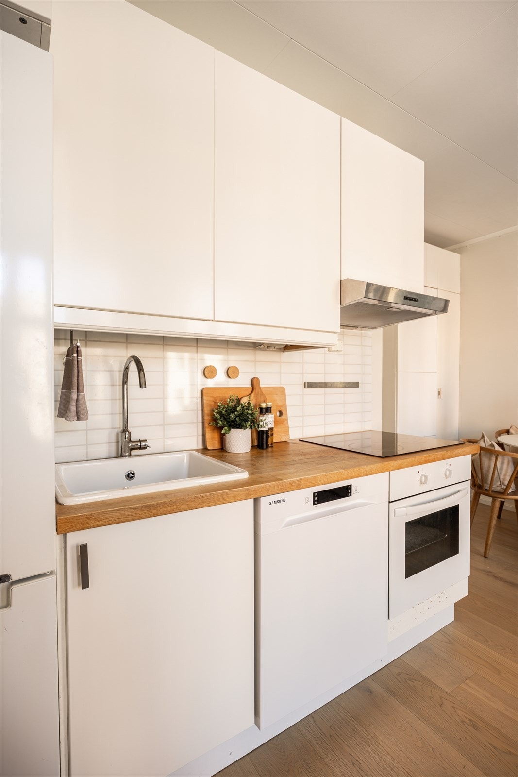 Smart kjøkkenløsning med integrerte hvitevarer Galleribilde