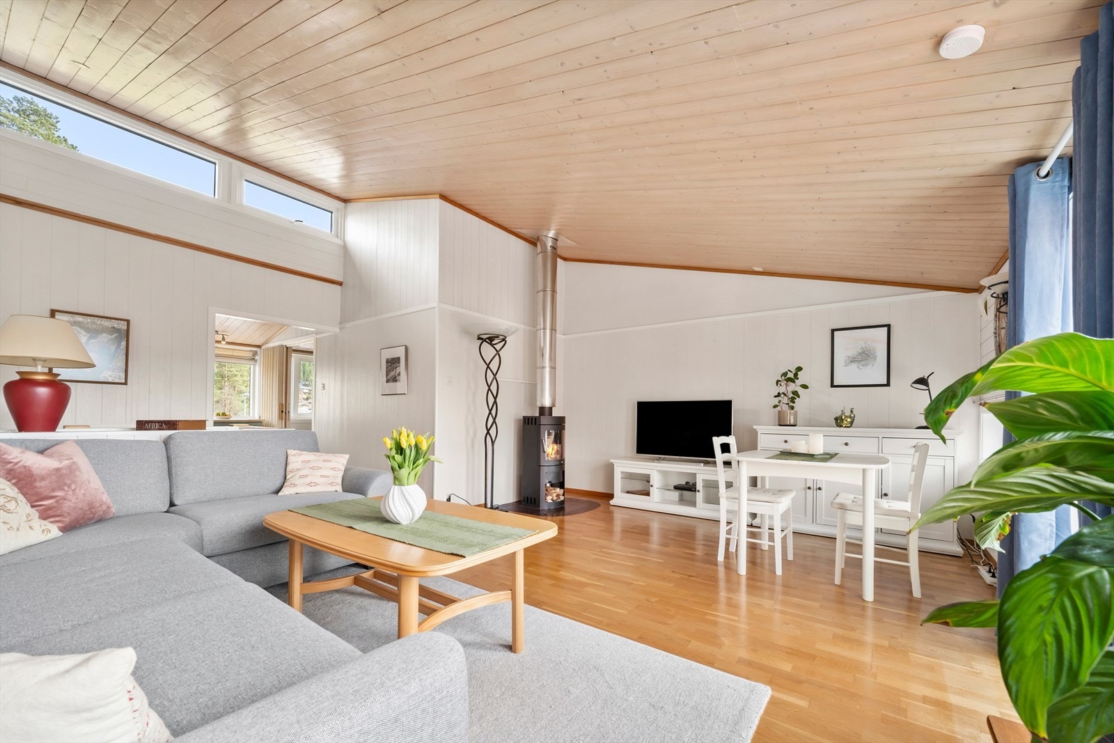 Velkommen til Ytreåstunet 2 - Presentert av Eiendomsmegler Norge v/ Tore Berqvam Galleribilde