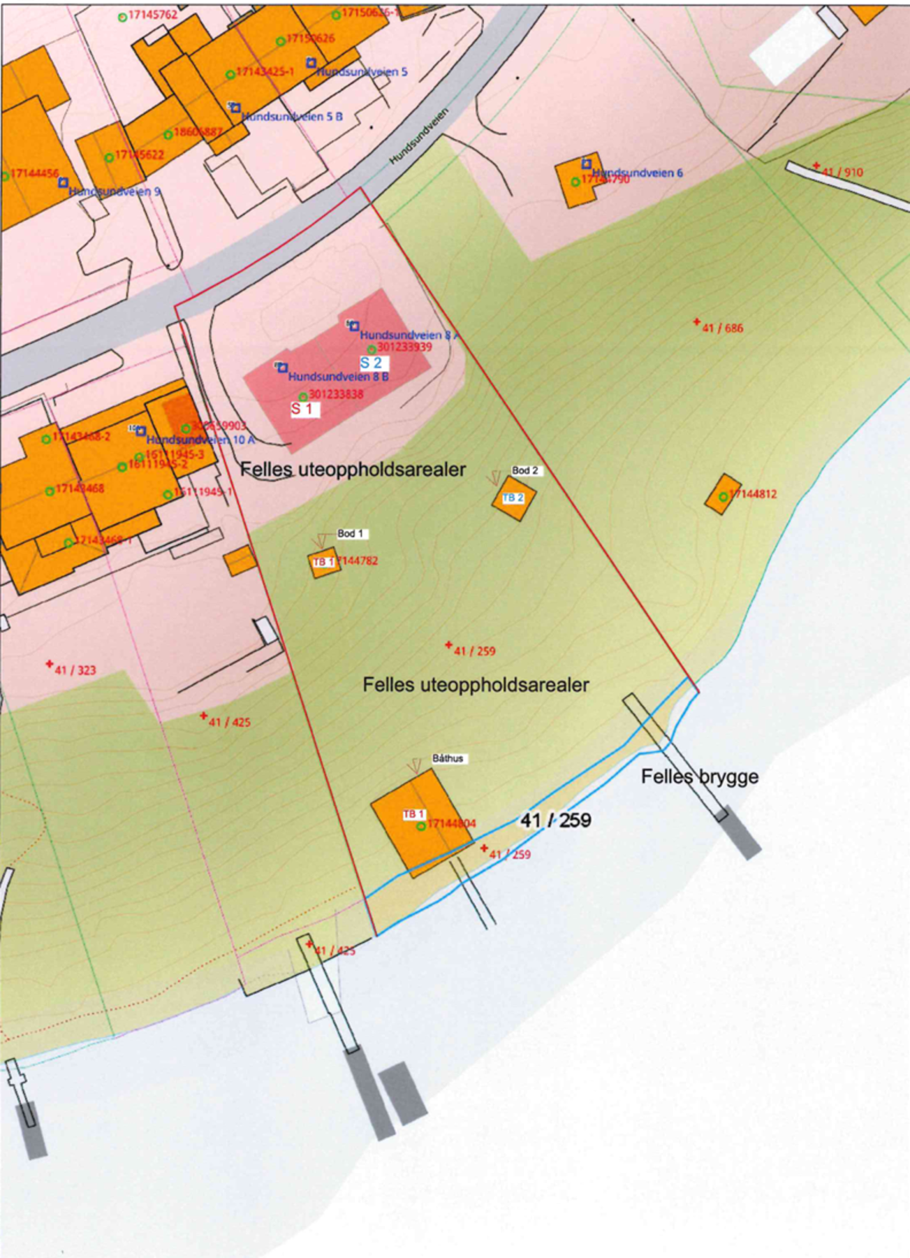 Oversikt over tomten. Felles tomt for Hundsundveien 8 A og B. Båthuset tilhører 8 B. Galleribilde