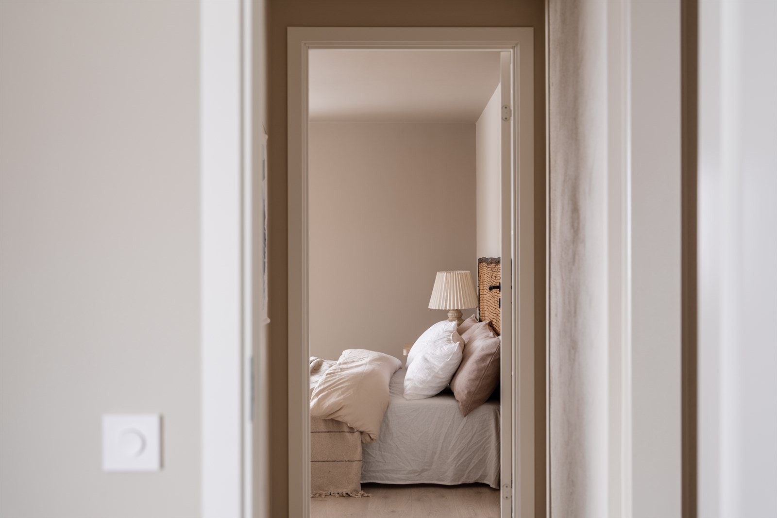 I andre etasje finner vi fire soverom og et moderne bad fra 2025. Galleribilde