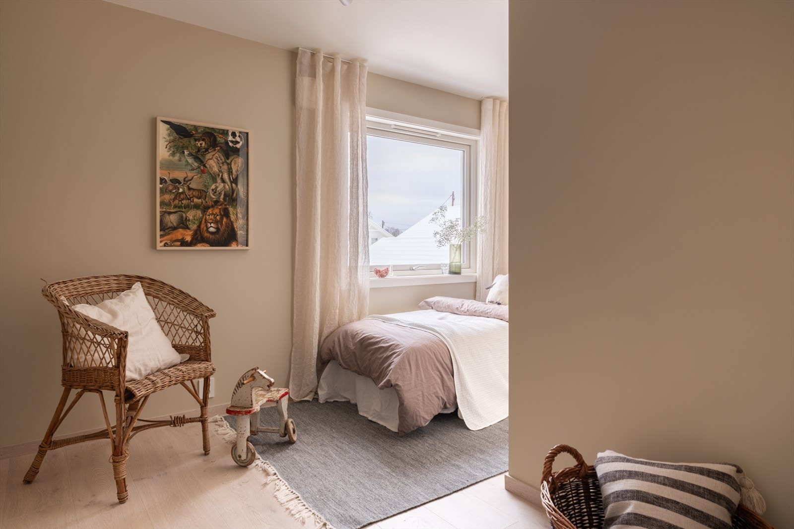 Med hele fire soverom er det god plass til familie og hjemmekontor. Galleribilde