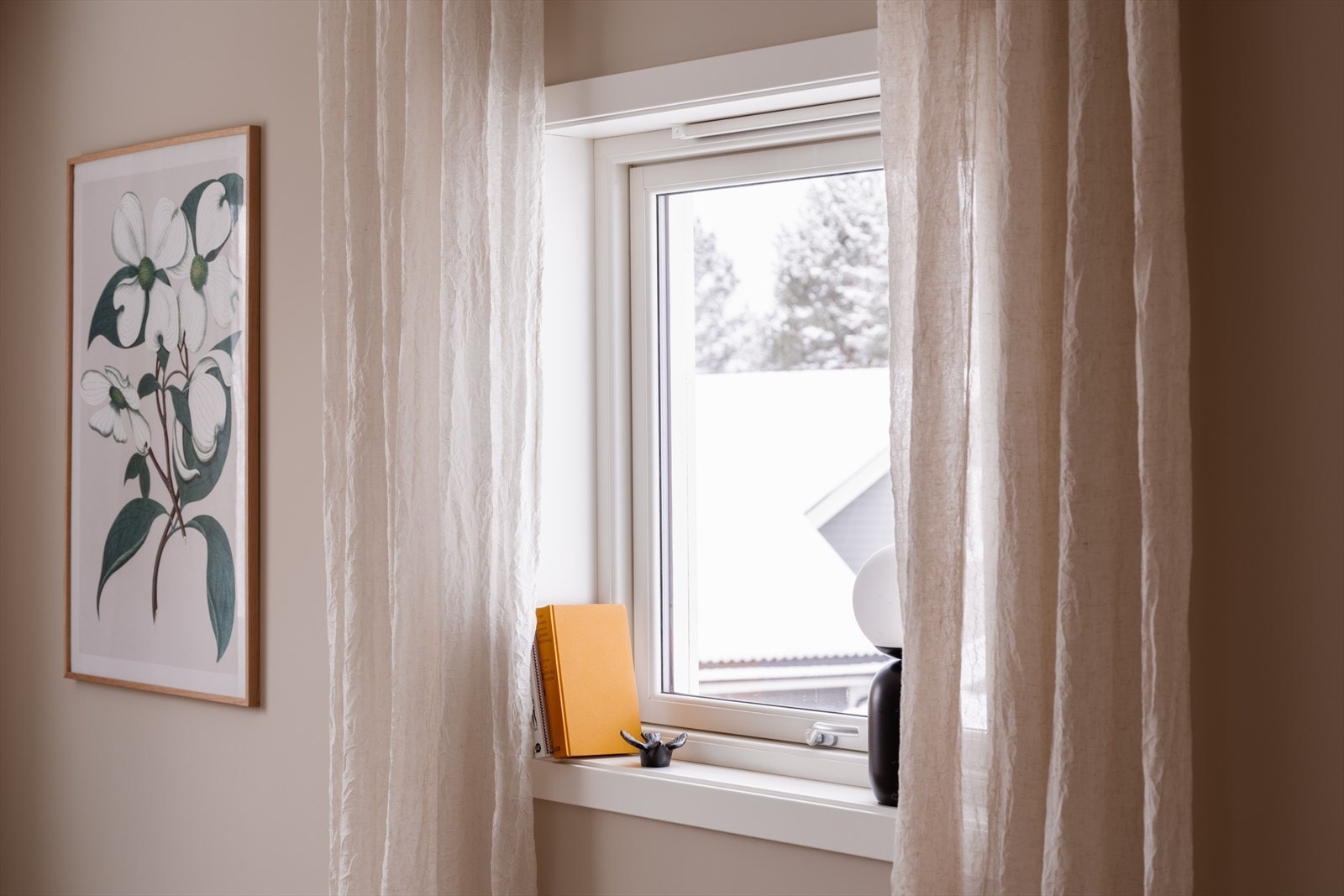 Vinduene er fra Uldal, i 2-lags glass med utvendig aluminiums-kledning. Galleribilde