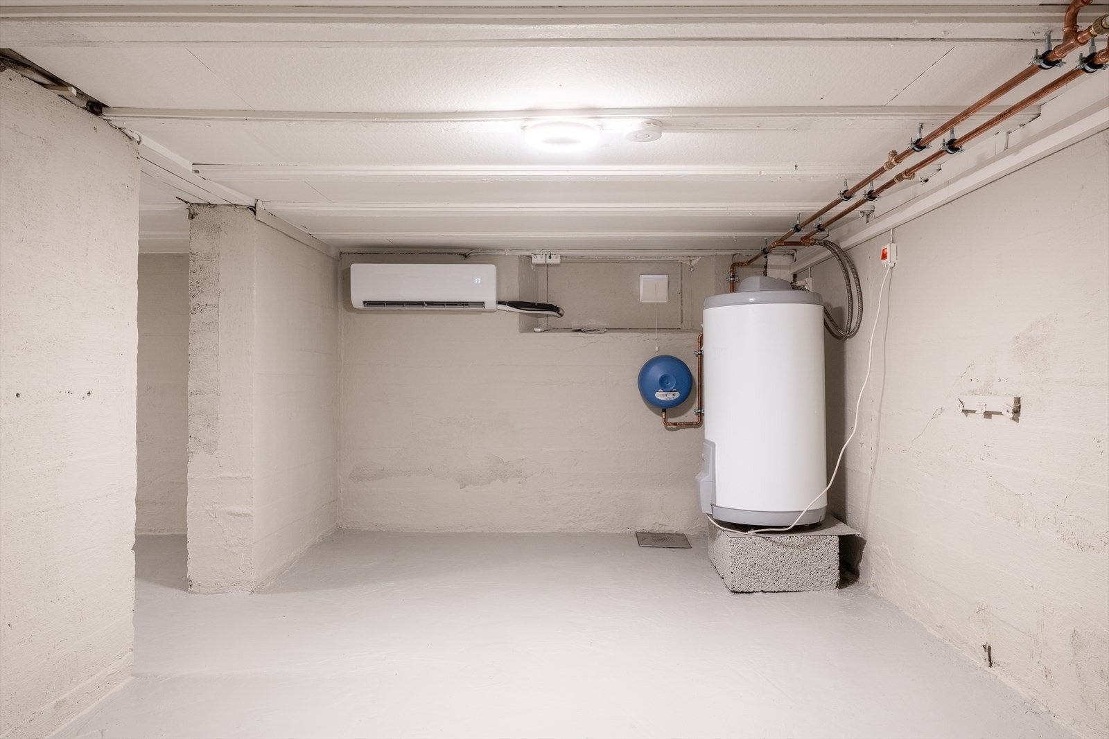 Kjelleren fikk ny varmepumpe i 2025 og nye klaffventiler for bedre ventilasjon. Galleribilde