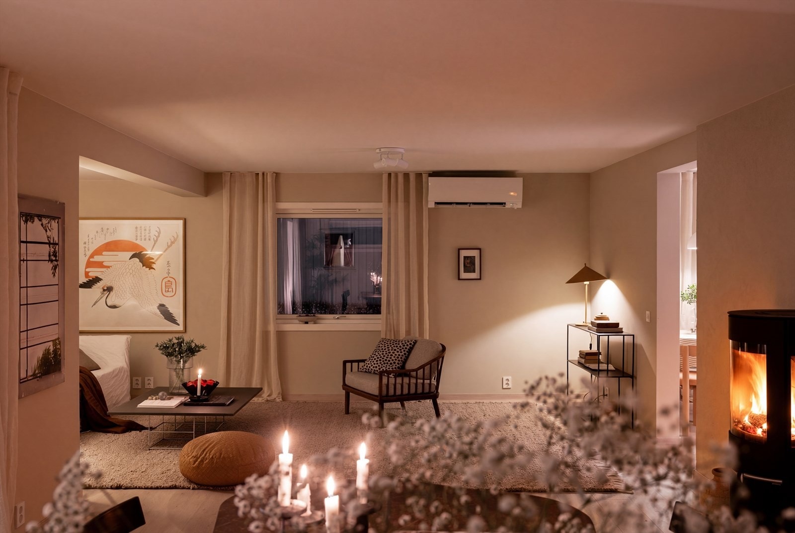 Fargevalget er gjennomført med veggflater malt i en delikat beigetone. Galleribilde