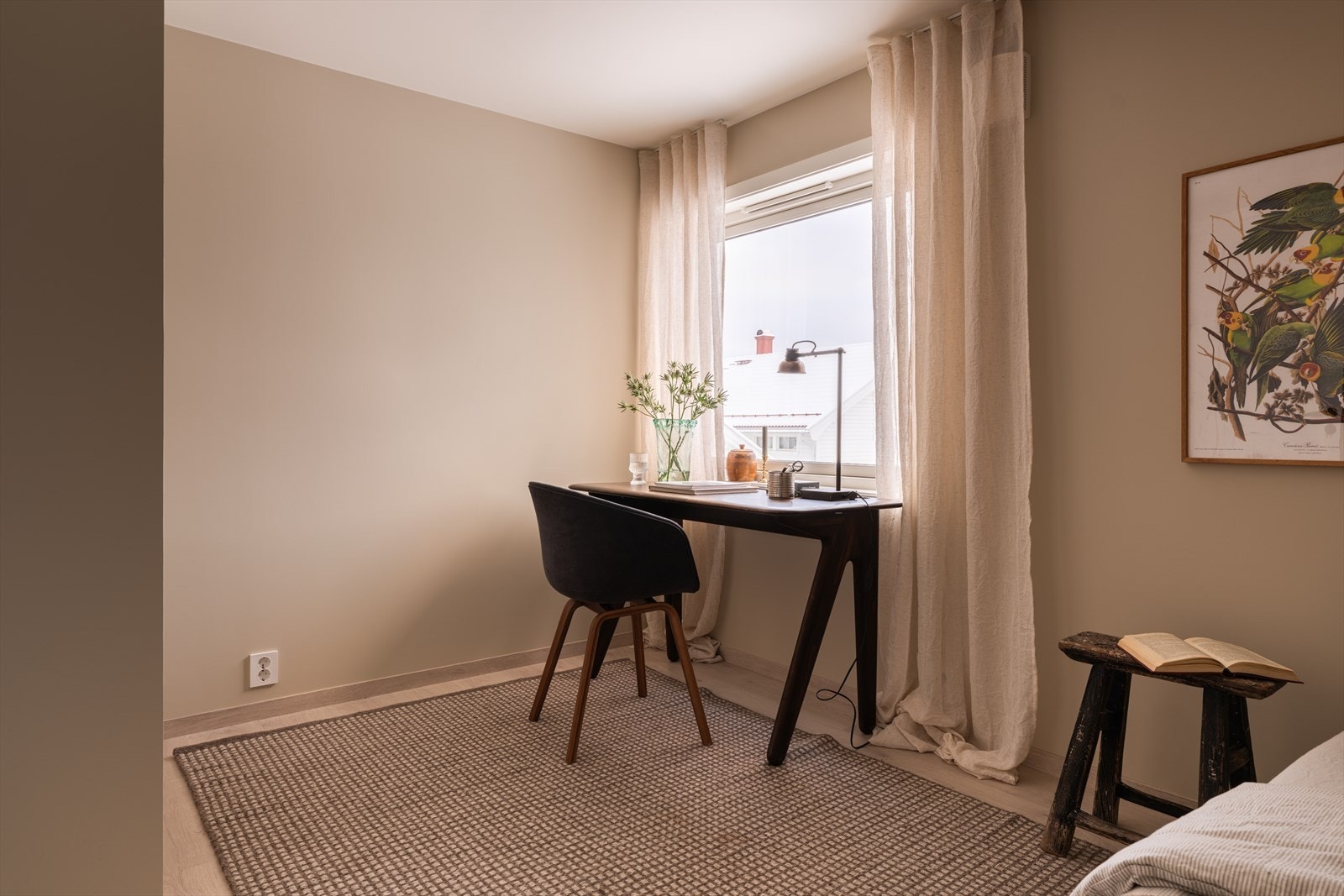 Rommene har god plass til seng og garderobeløsning. Galleribilde