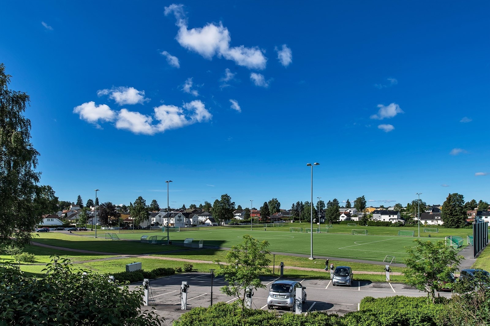 Myrerjordet med friområde og idrettsanlegg ligger rett utenfor. Galleribilde