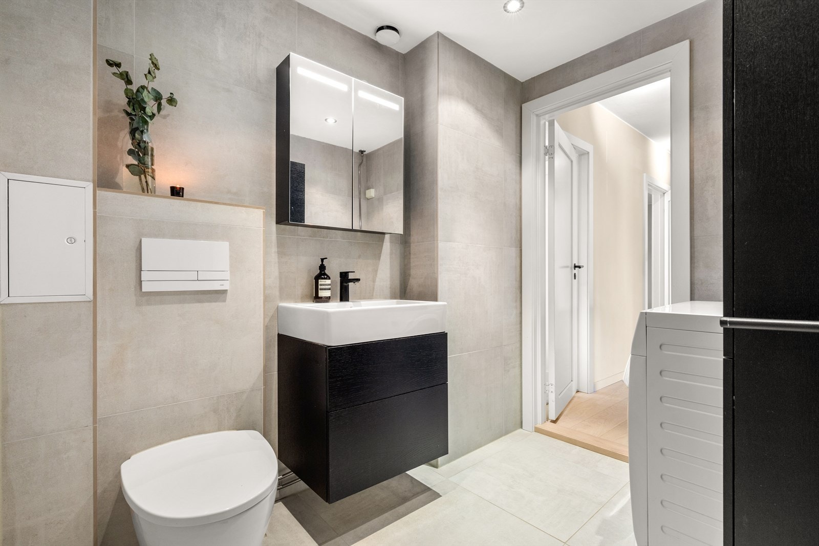 Elektrisk spredenett og innmat i sikringsskap ble oppgradert i 2021. Galleribilde