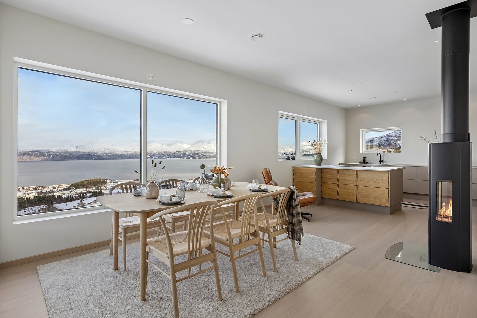 Velkommen til Brudesporeveien 10 - Moderne enebolig i utmerket område i Narvik!