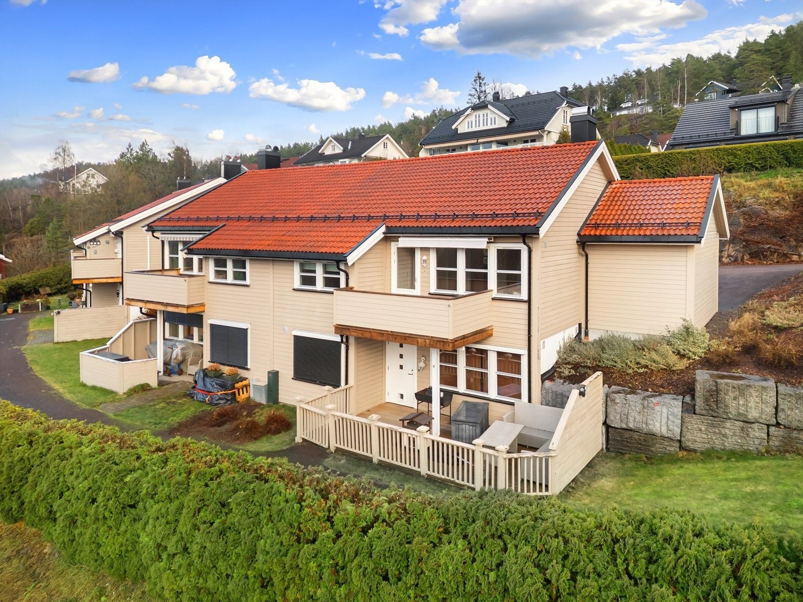 Velkommen til Syenittveien 27. Foto: Emotional Landscape Production Ole Thoresen Galleribilde