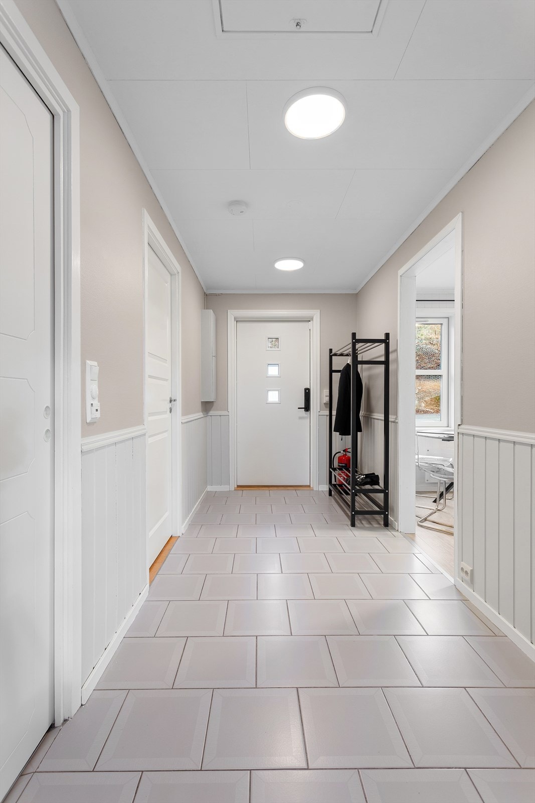 Entre og gang med flislagt gulv Galleribilde