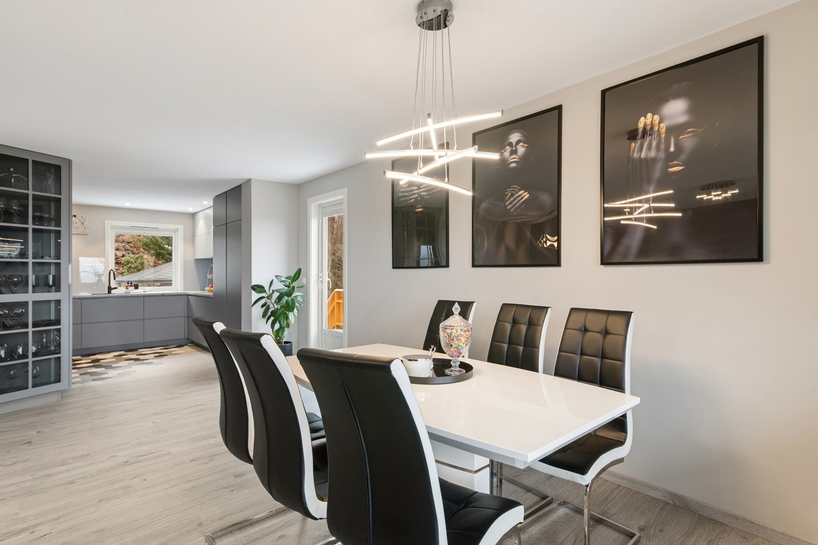 Spiseplassen gir god plass til hverdagsmåltider og gode samlingsstunder. Galleribilde