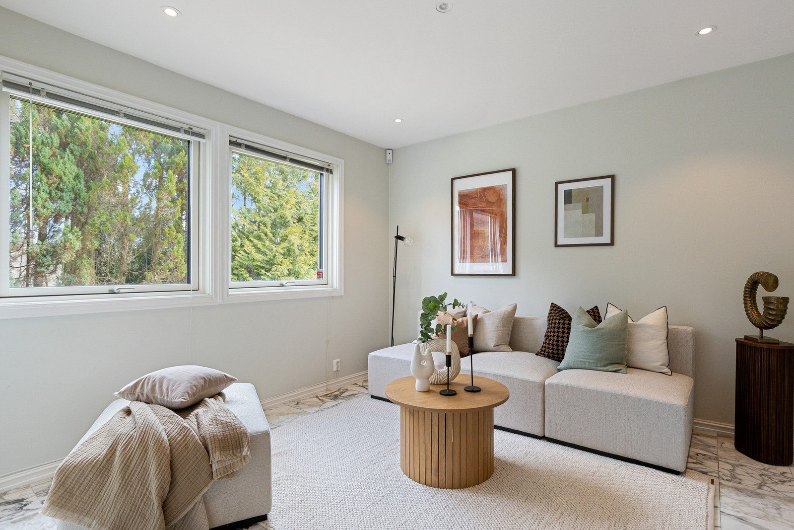 Hyggelig TV- stue avdeling i underetasjen. Galleribilde