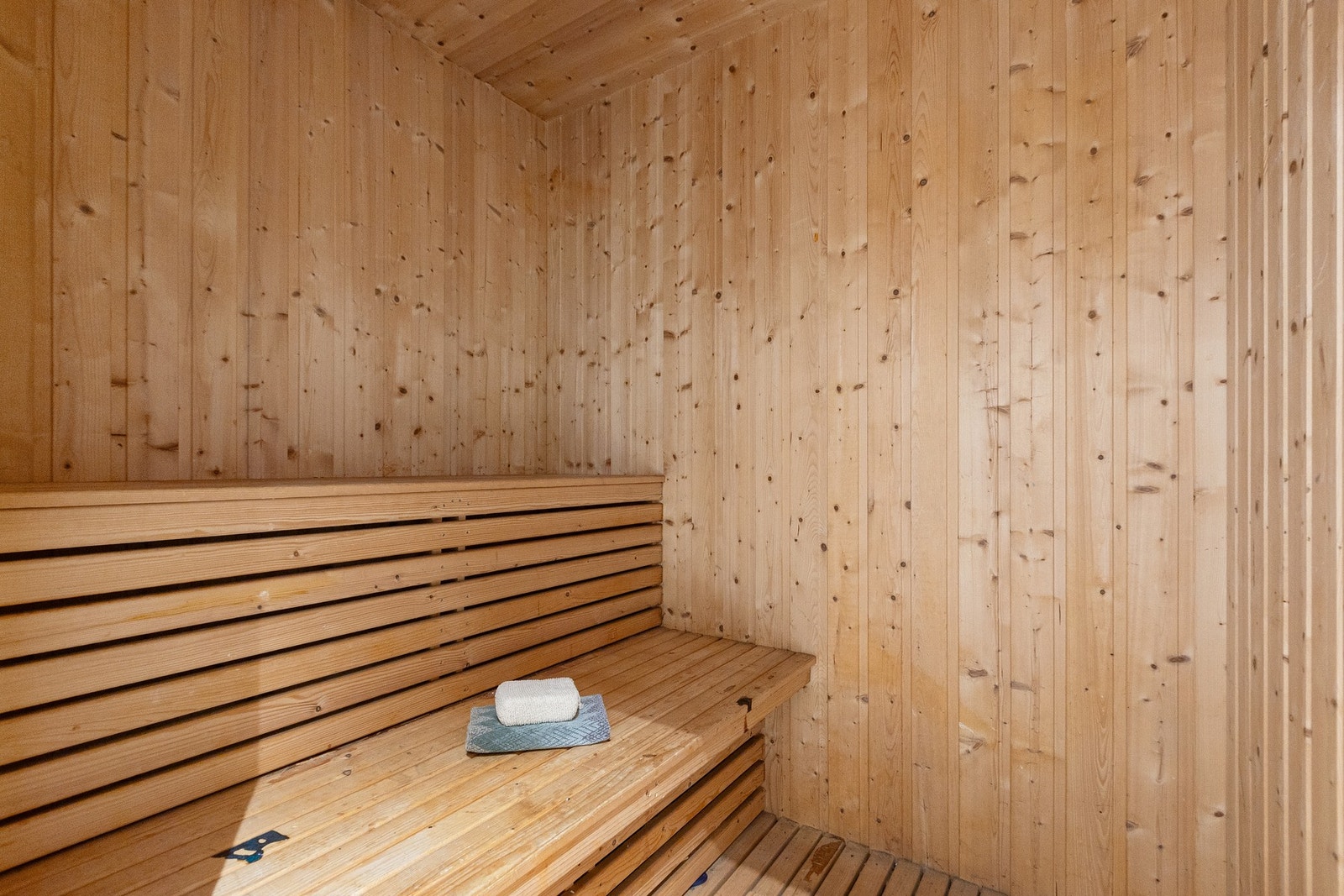 Innredet badstue, uten strømtilkobling. Galleribilde