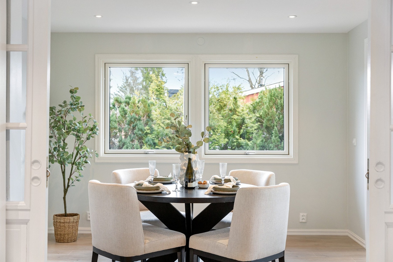 Hyggelig spisestueavdeling. Galleribilde