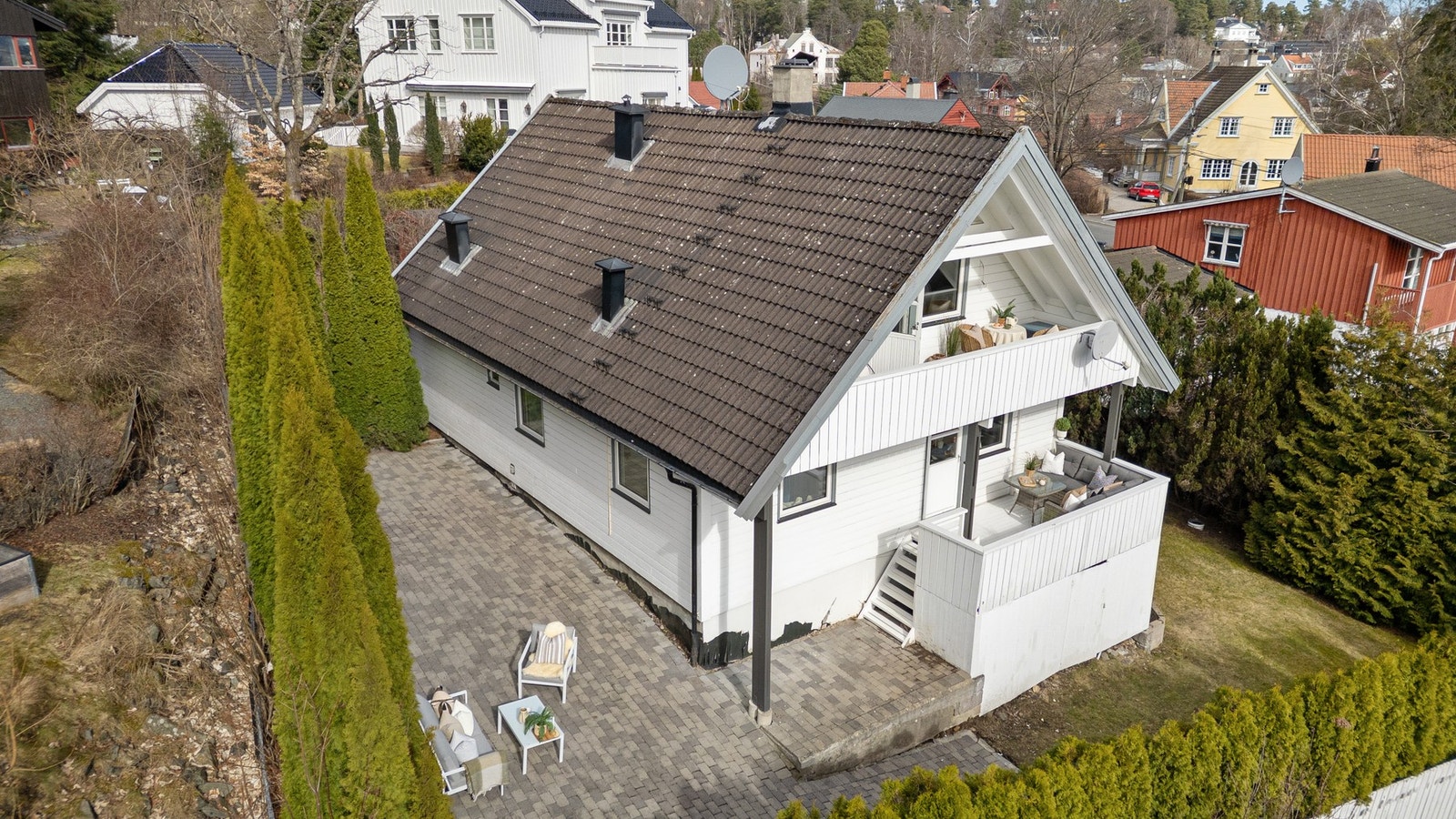 Boligen ligger i et barnevennlig område på Vinderen/ Slemdal Galleribilde