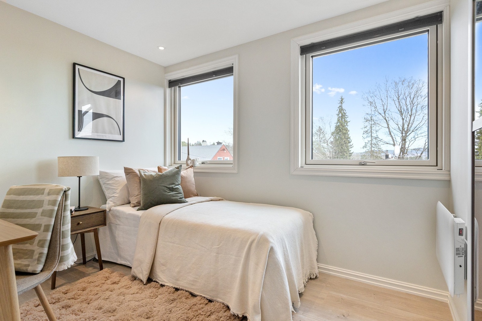 Soverom 2 har god plass til seng med tilhørende møblement. Galleribilde