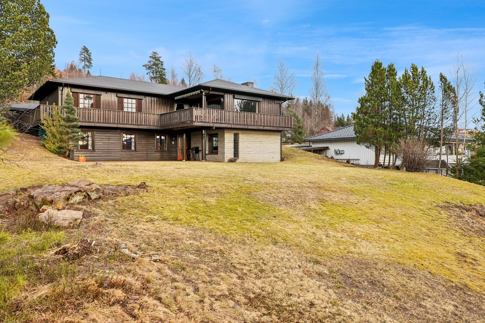 Taket ble tekket med ny pappshingel på starten av 2000-tallet. Galleribilde