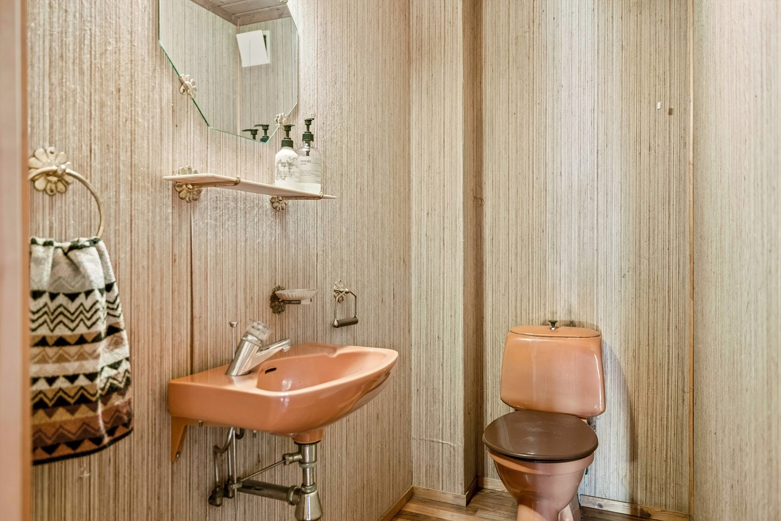 Praktisk toalettrom i sokkeletasjen. Galleribilde