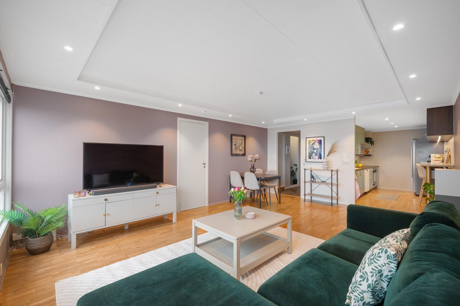 Stuen er på 25 m² og har god plass til å innrede både stilfult og komfortabelt. Galleribilde