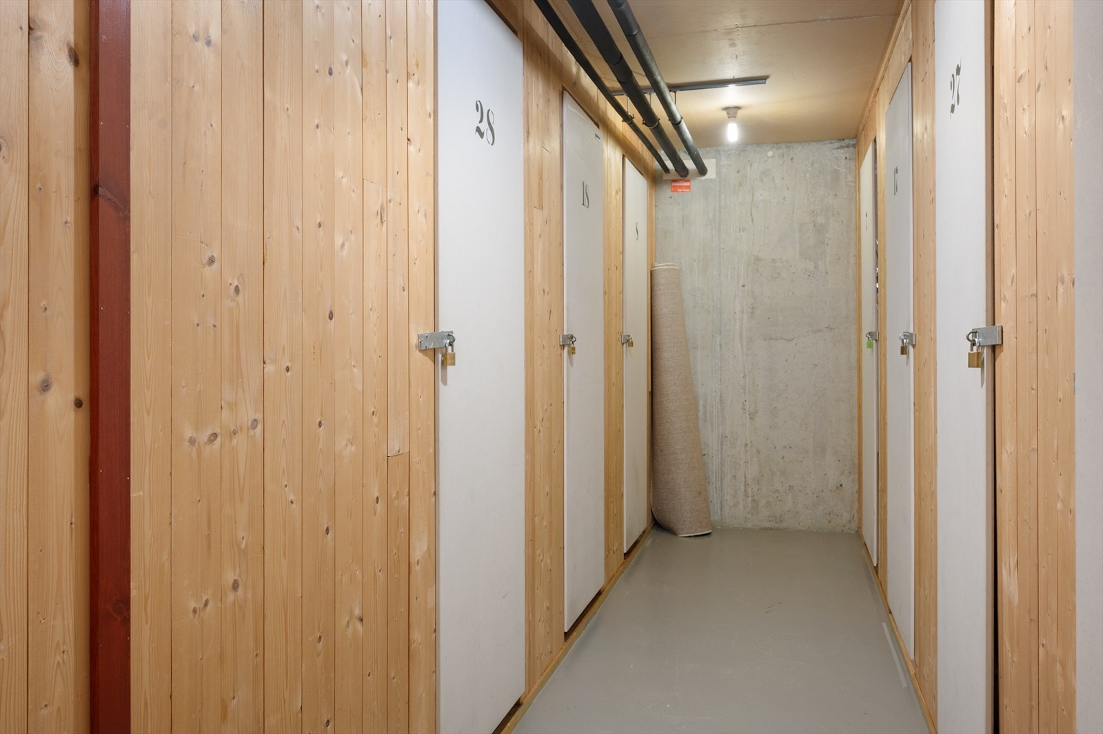 Leiligheten disponerer også to eksterne boder i samme etasje på hhv. 3 m² og 3,3 m². Galleribilde