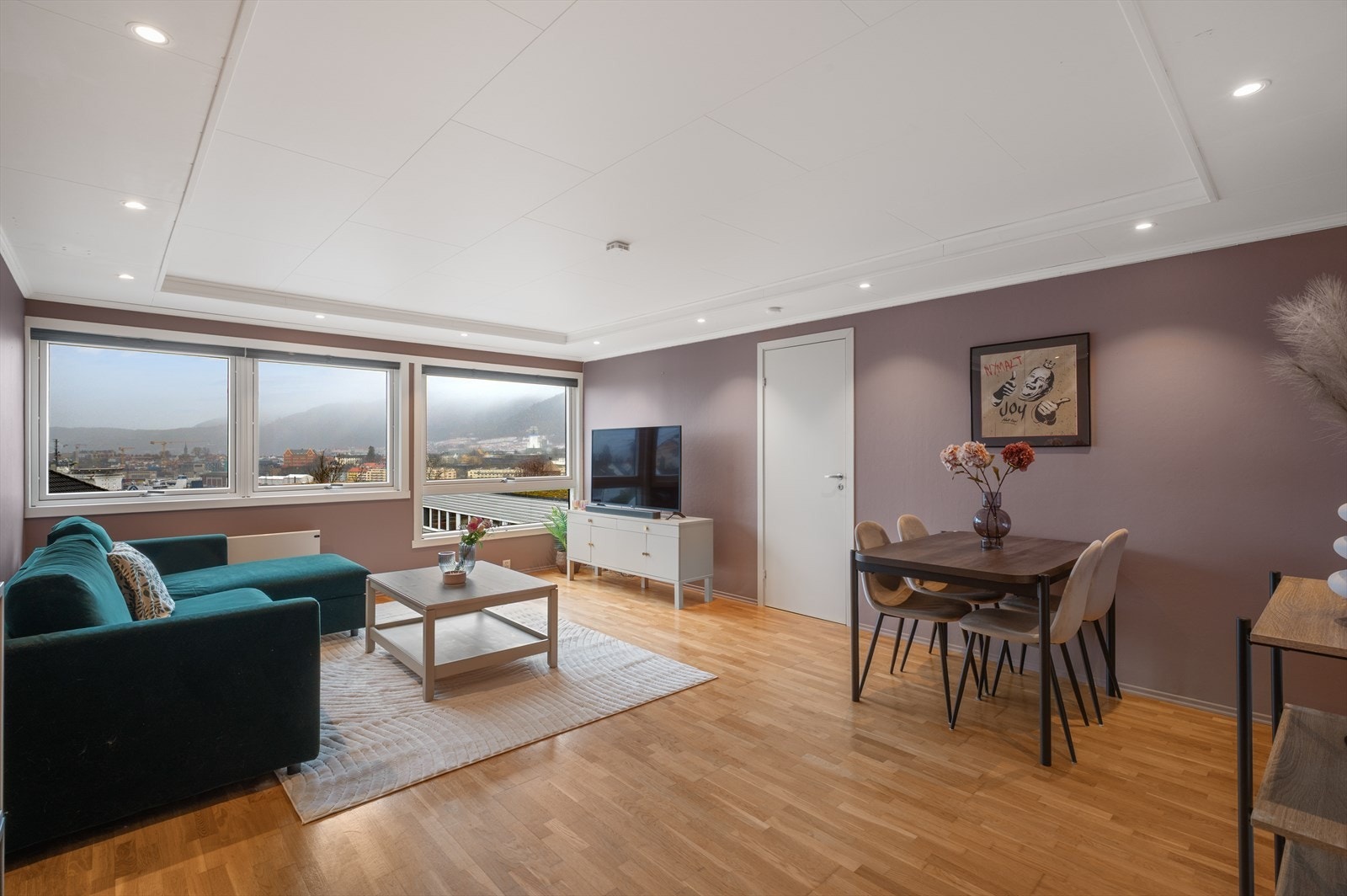 Aktiv Eiendomsmegling v/ Oliver Faraji har gledem av å presentere Frydenbølien 27!
Foto: IMOTIV v/ Christian Fagerland. Galleribilde