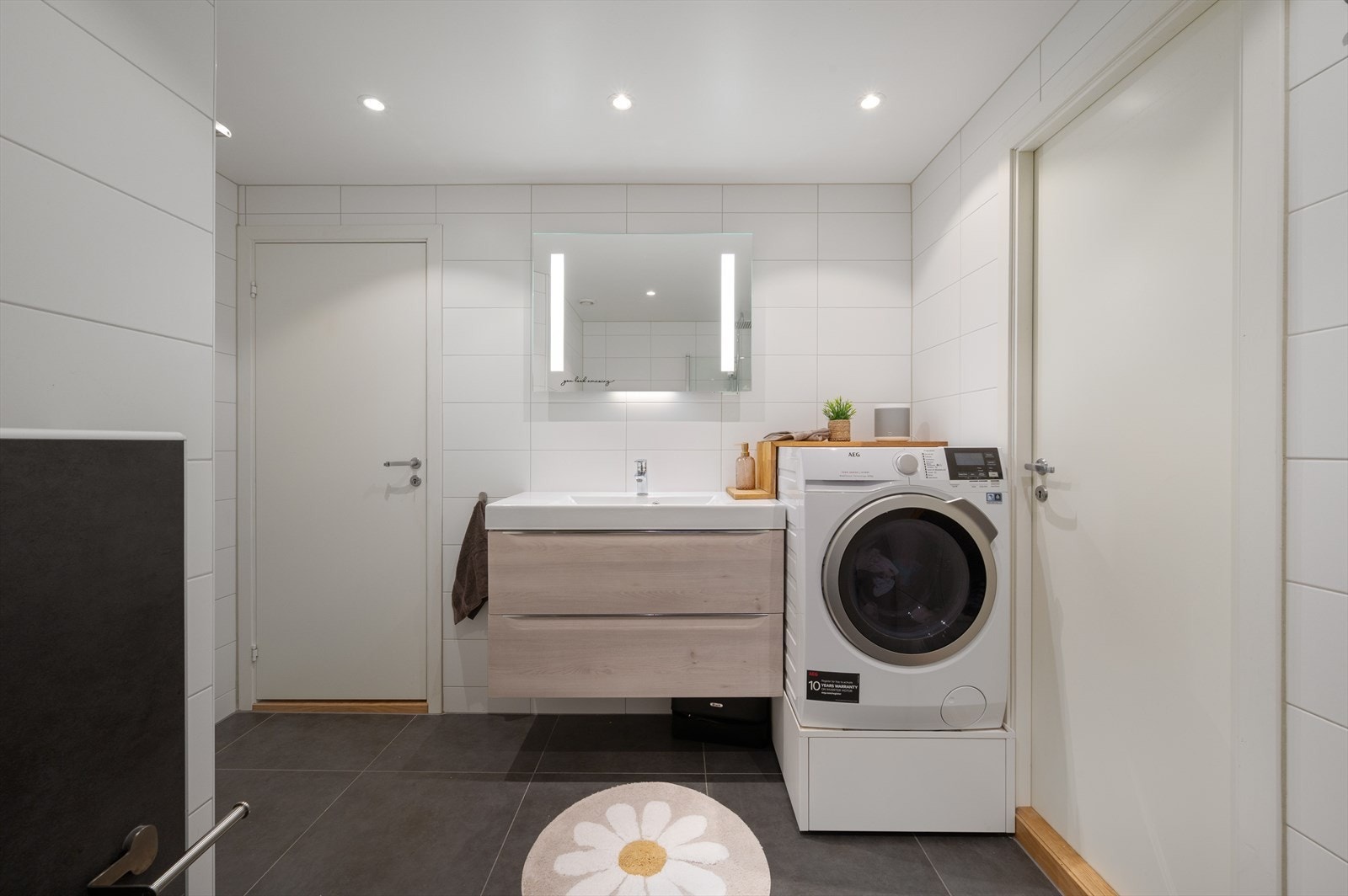 Pent og moderne helfliset bad fra 2021. Galleribilde