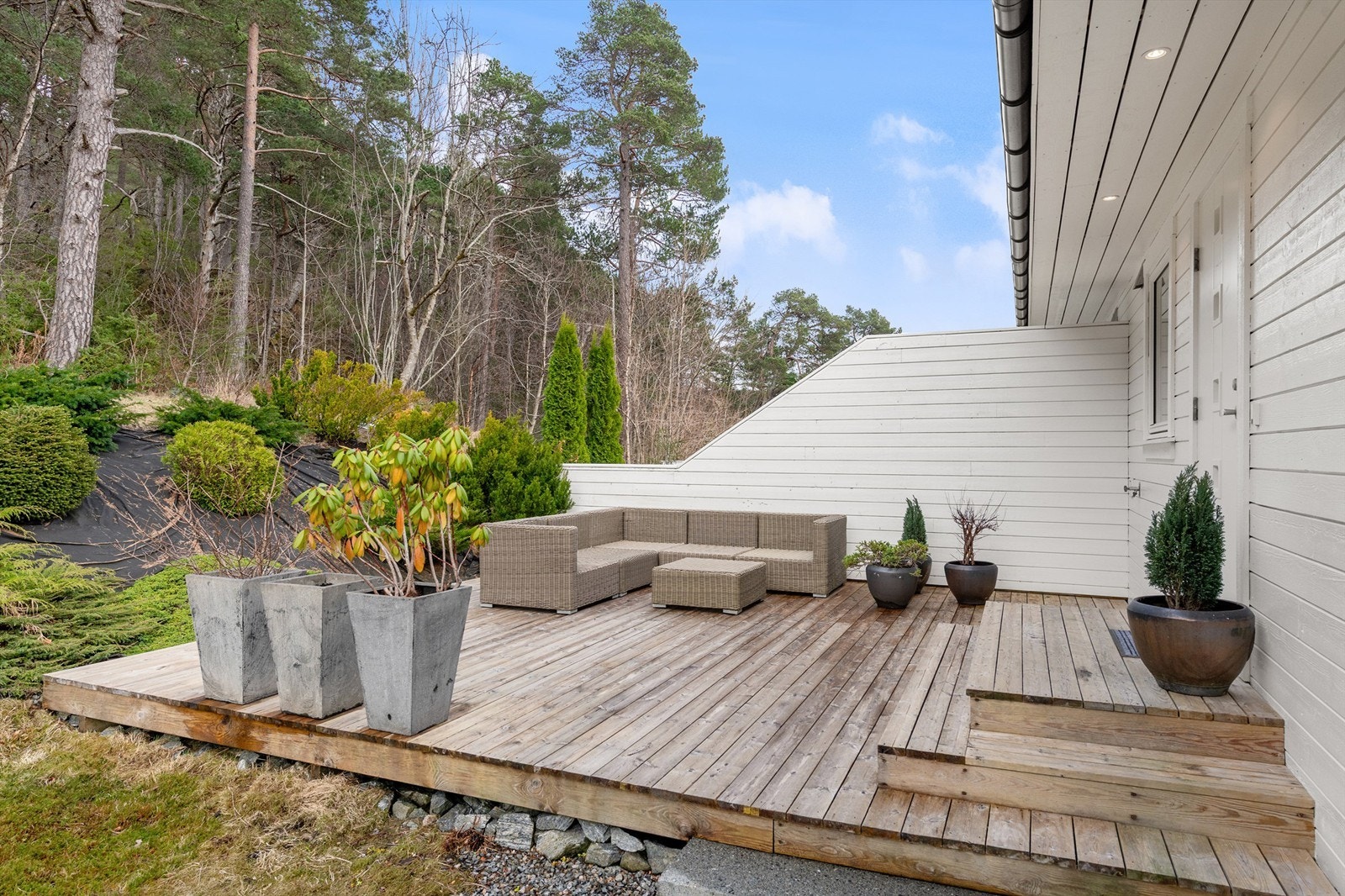 I tillegg til balkongen har leiligheten en stor, nordøstvendt terrasse på 29 m² ved inngangspartiet. Galleribilde