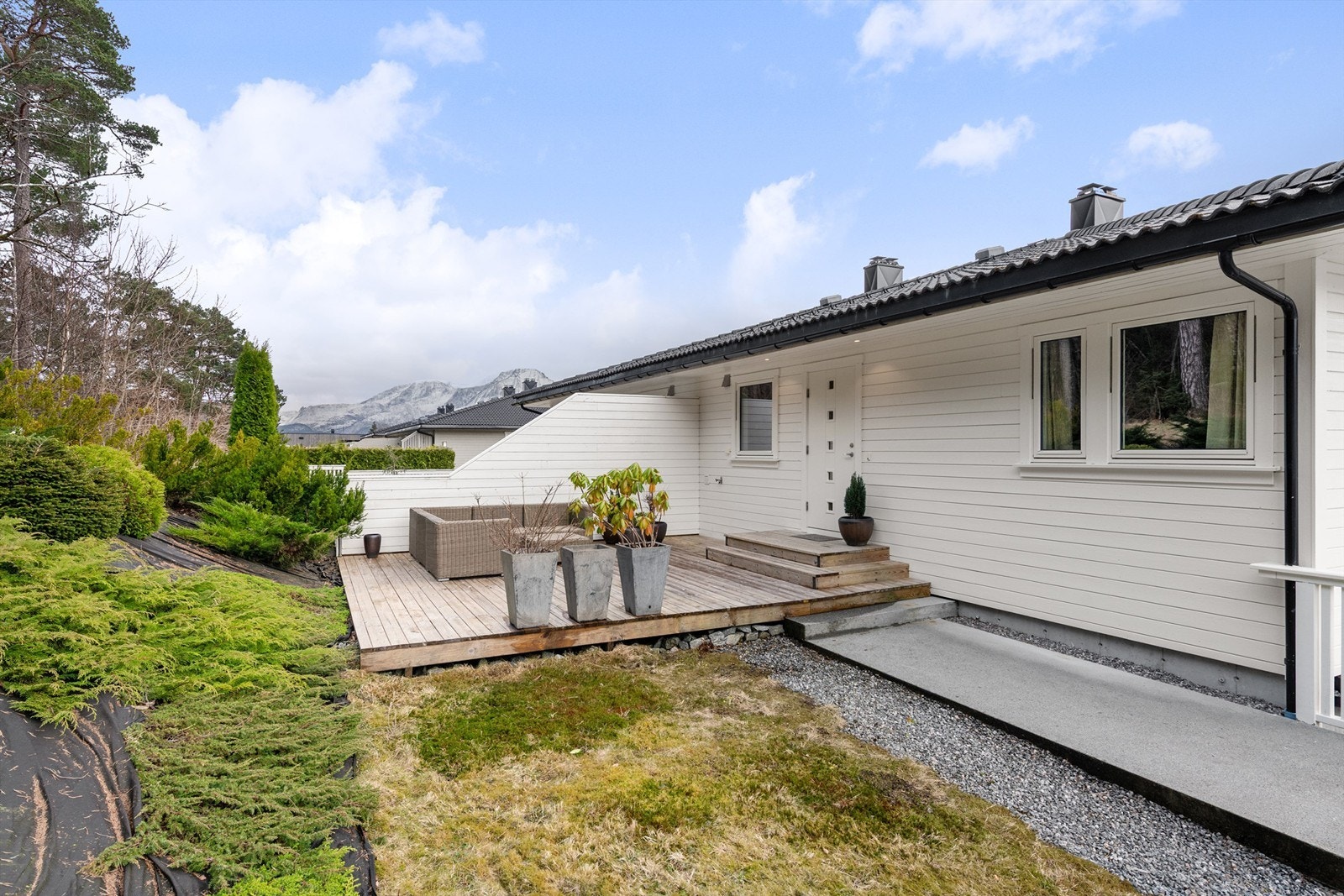 Inngangsparti med adkomst til den store terrassen. Galleribilde