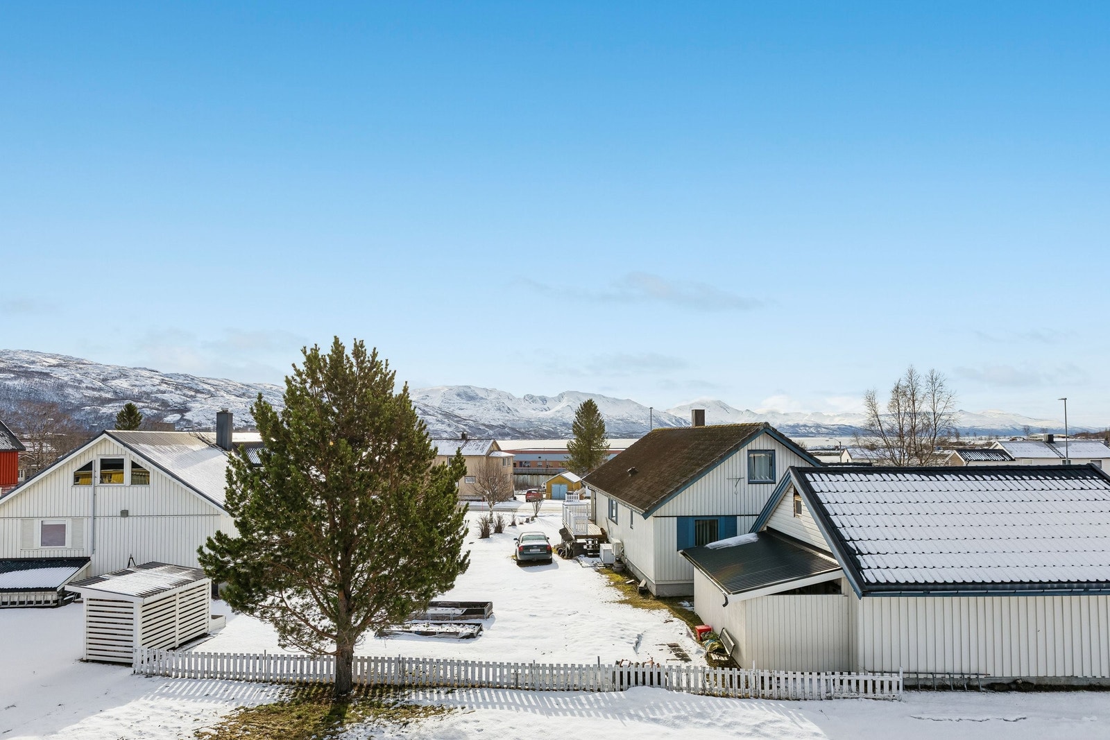 Utsikt fra loftstue. Galleribilde