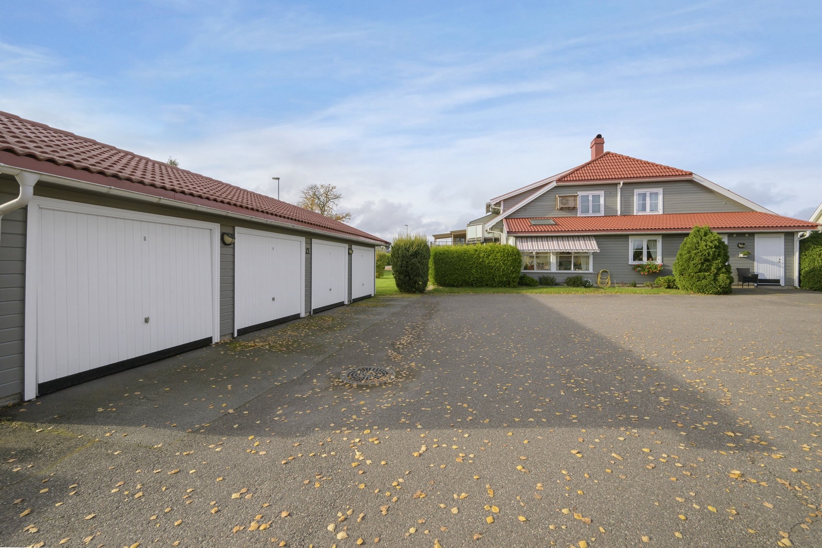 Parkeringsplass og garasjeanlegg Galleribilde